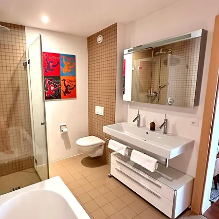 Pineview Waldhaus * فيلمز